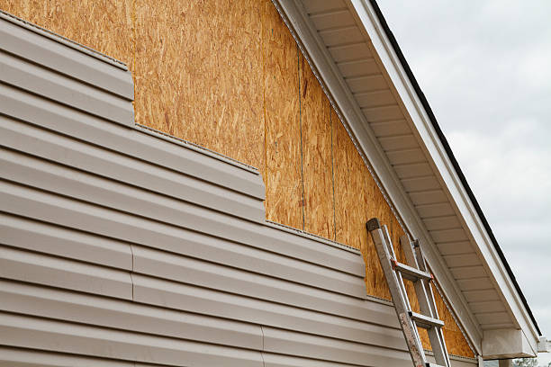 Professional Siding Repair technician working in Sumerduck, VA
